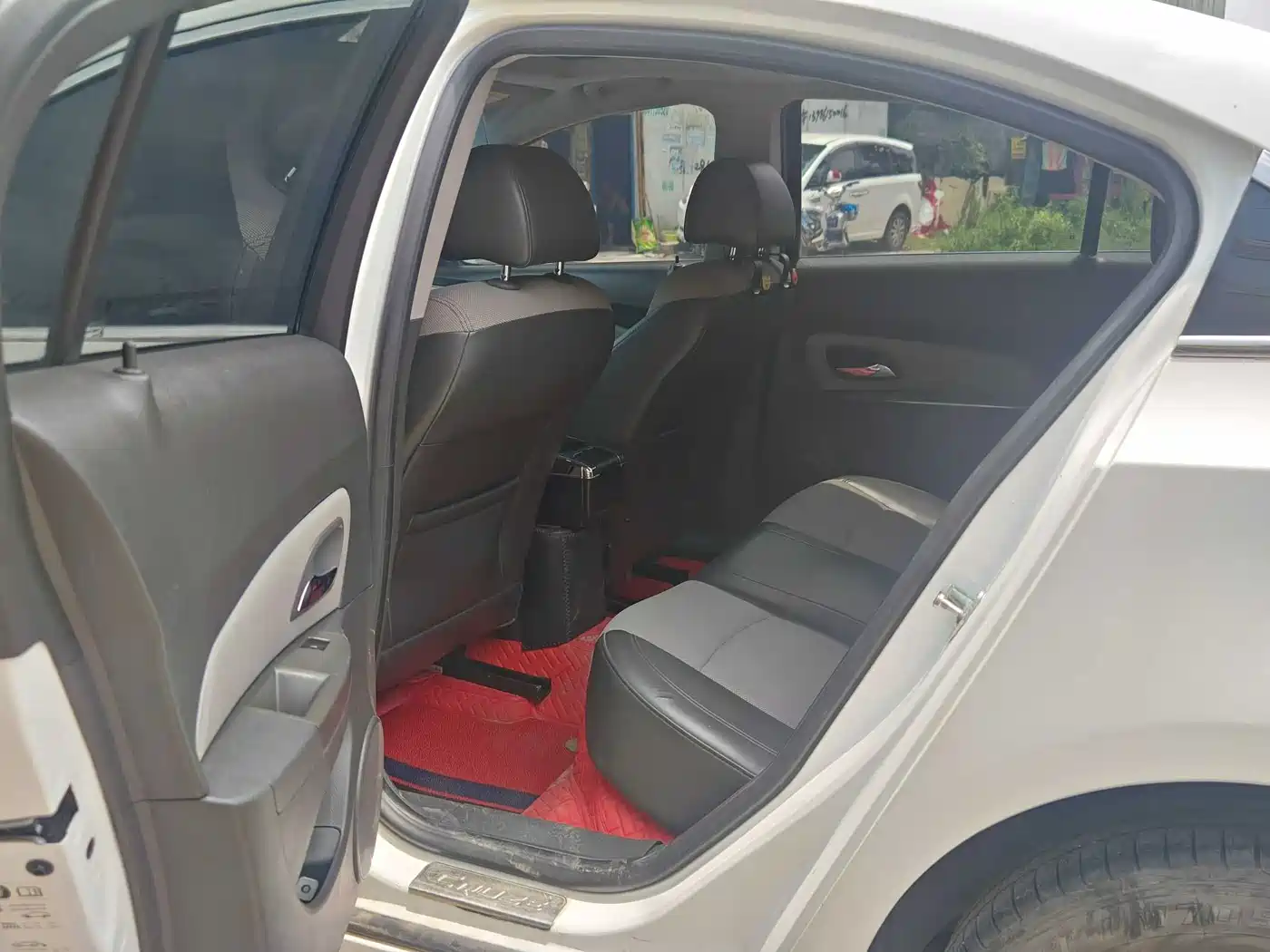 Chevrolet Cruze 2013 1.6L SL Sunroof MT фото 7