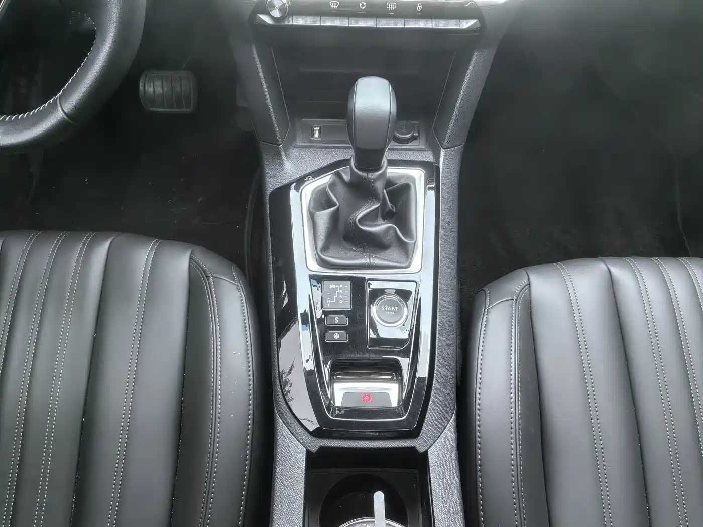 Peugeot 408 2022 1.6T Progressive Edition фото 21