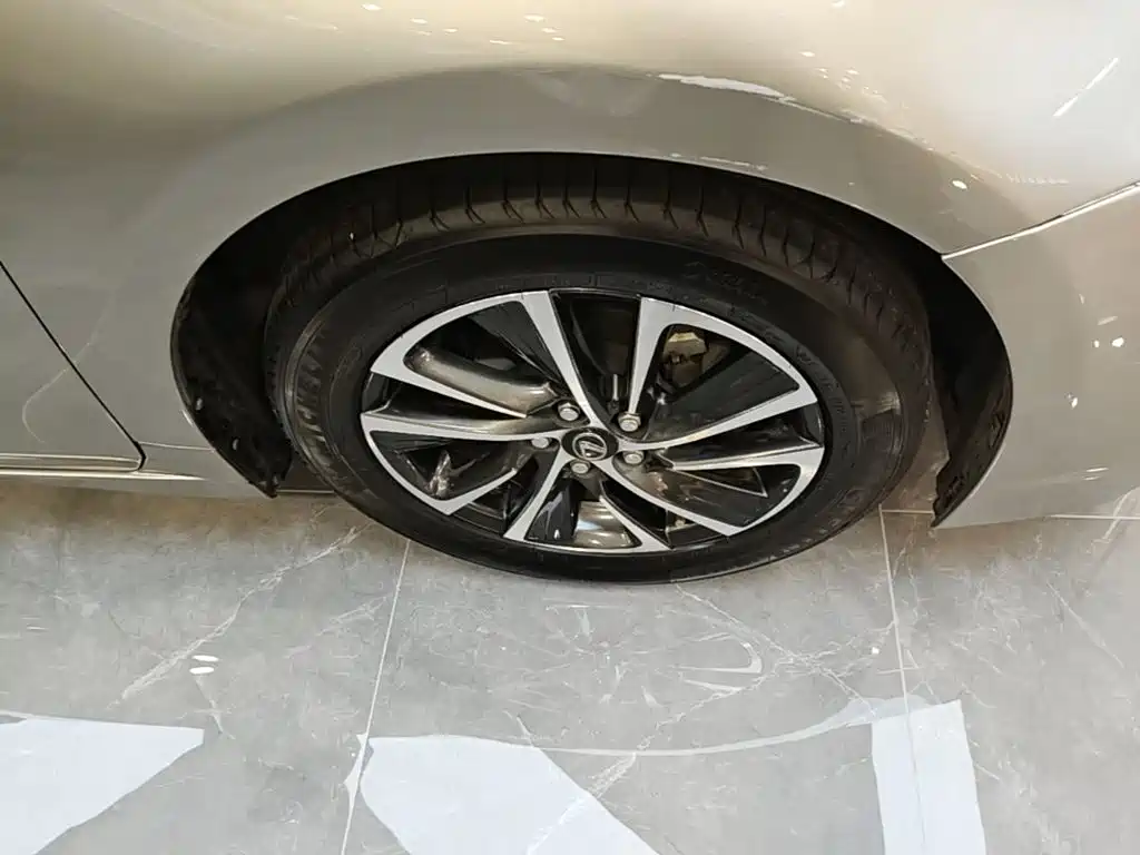 Фото 12 - Lexus CT
