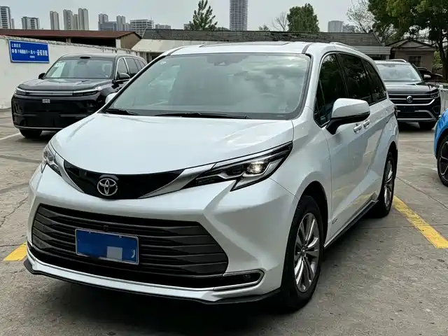 Toyota Sienna 2.5L 双擎四驱尊贵版