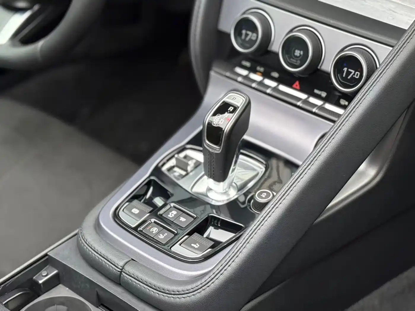 Jaguar F-TYPE 2019 3.0 SC Convertible фото 13