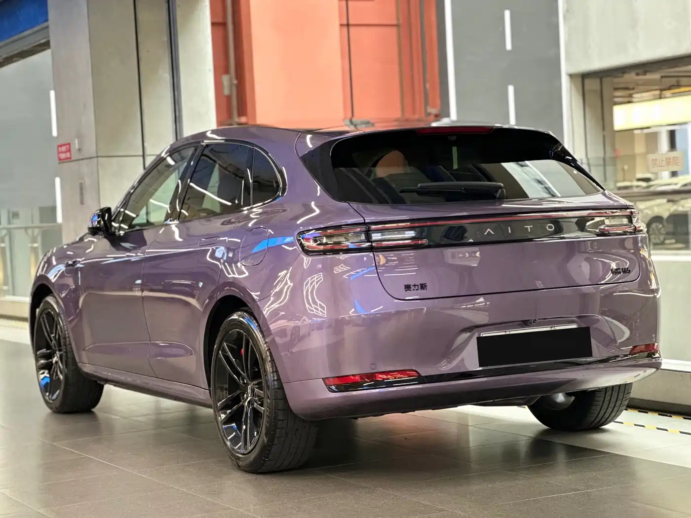 AITO Wenjie AITO M5 2025 Extended Range Ultra AWD фото 9