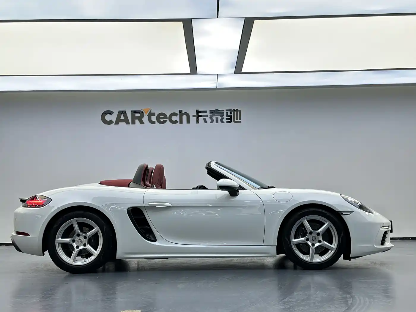 PORSCHE 718