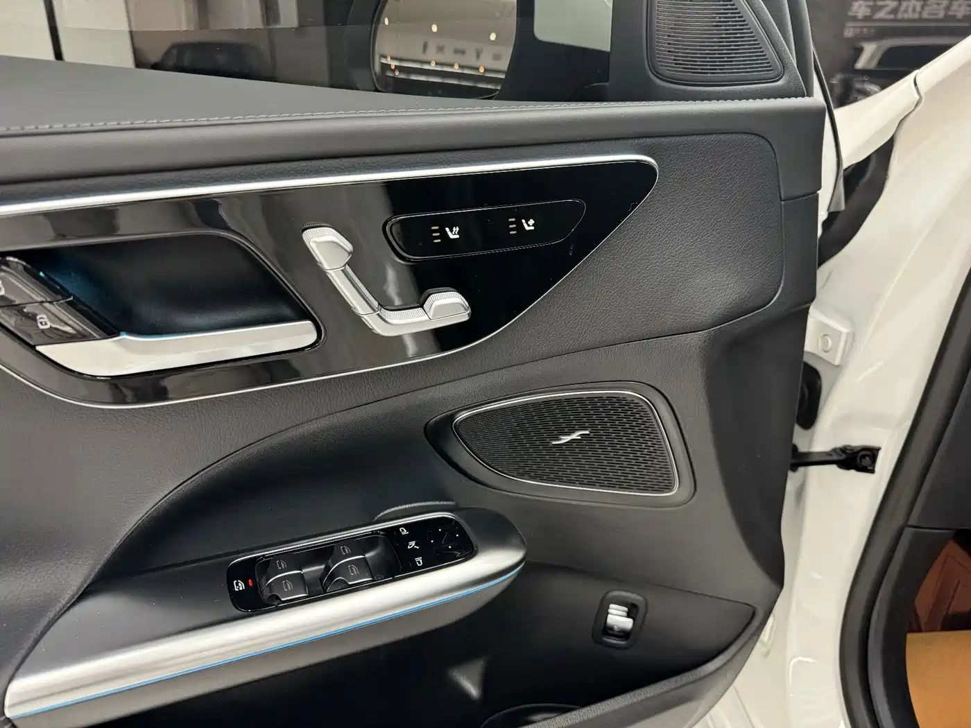 Photo 10 - Mercedes-Benz C-Class