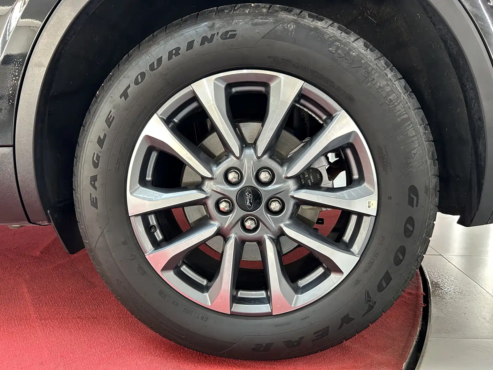Фото 37 - Ford Edge