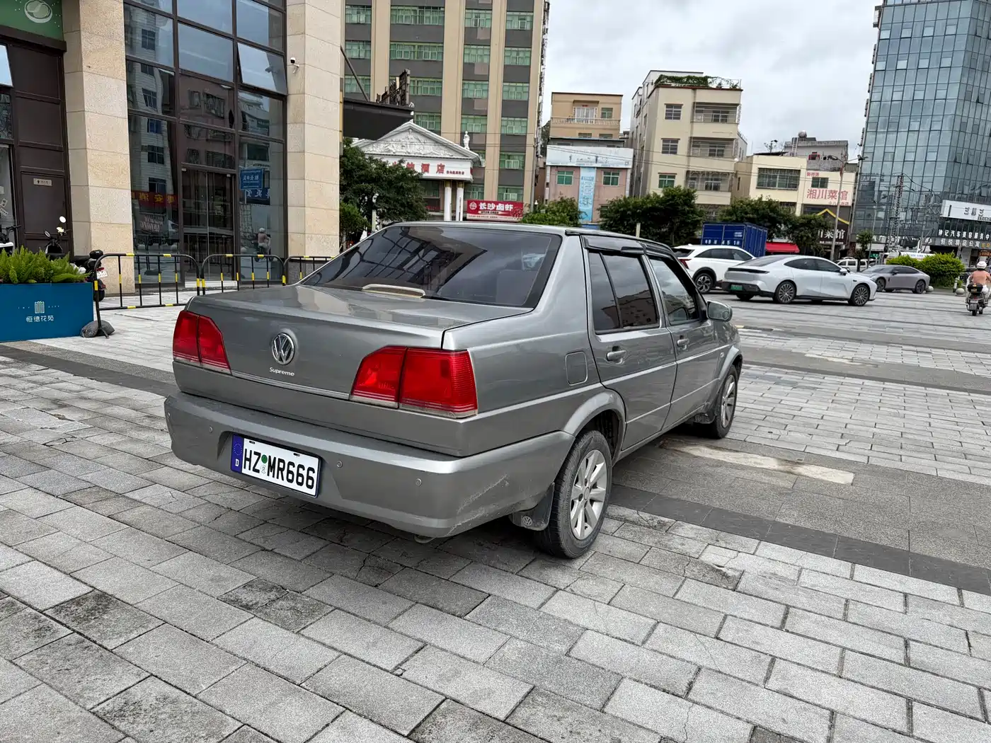 Volkswagen Jetta 2010 1.6L Avant-garde фото 4
