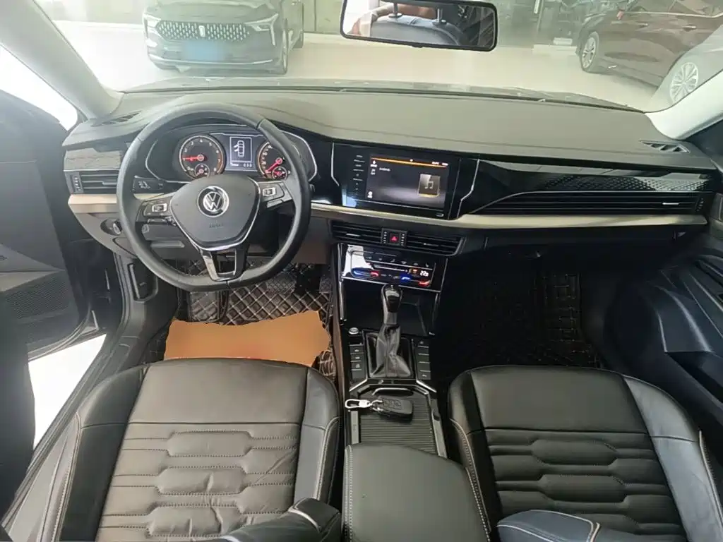 Фото 10 - Volkswagen Passat