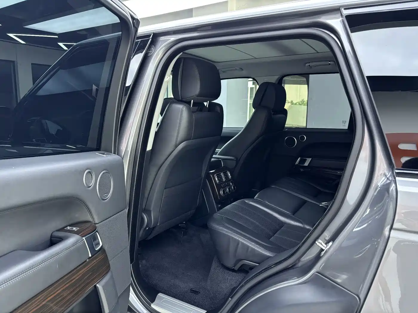 Land Rover Range Rover 2015 3.0 TDV6 Vogue фото 8