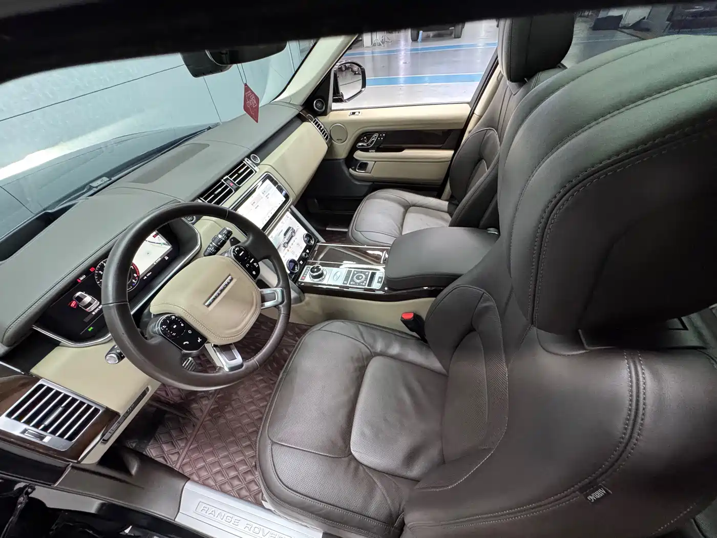 Land Rover Range Rover 2022 3.0 L6 360PS Heritage Edition фото 43