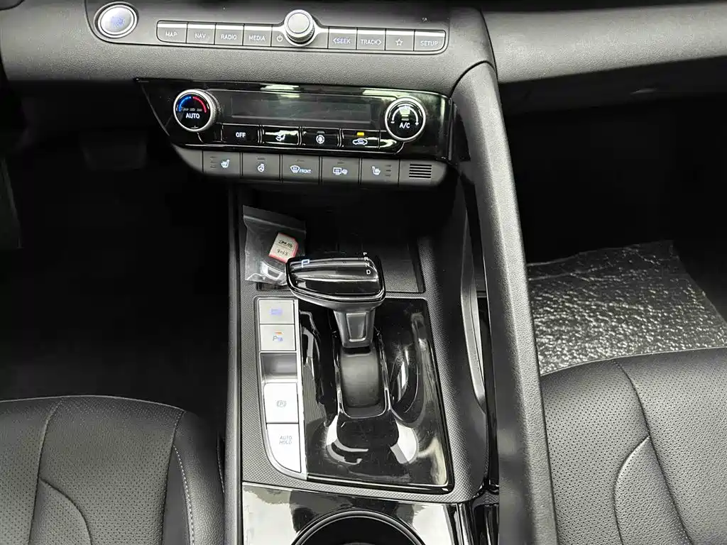 Hyundai Elantra 2023 1.5L CVT TOP Flagship Edition фото 5