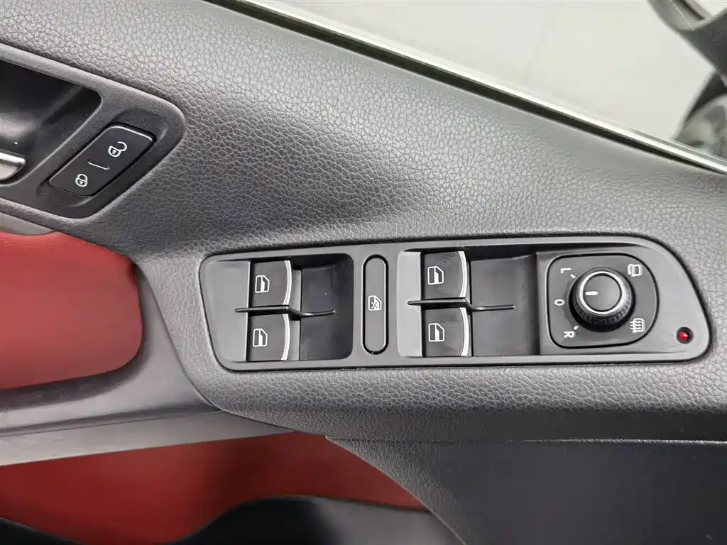 Volkswagen Tiguan 2015 2.0TSI Automatic 4WD Flagship фото 9