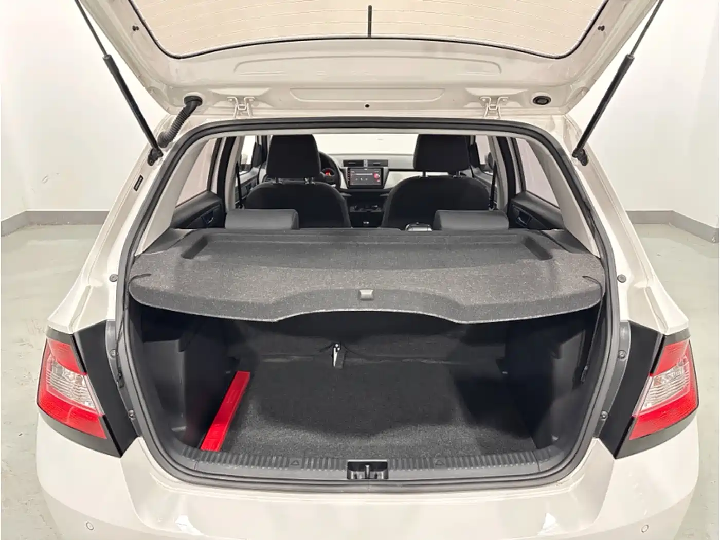 Škoda Fabia 2017 1.4L Auto Car Enjoy Edition фото 6