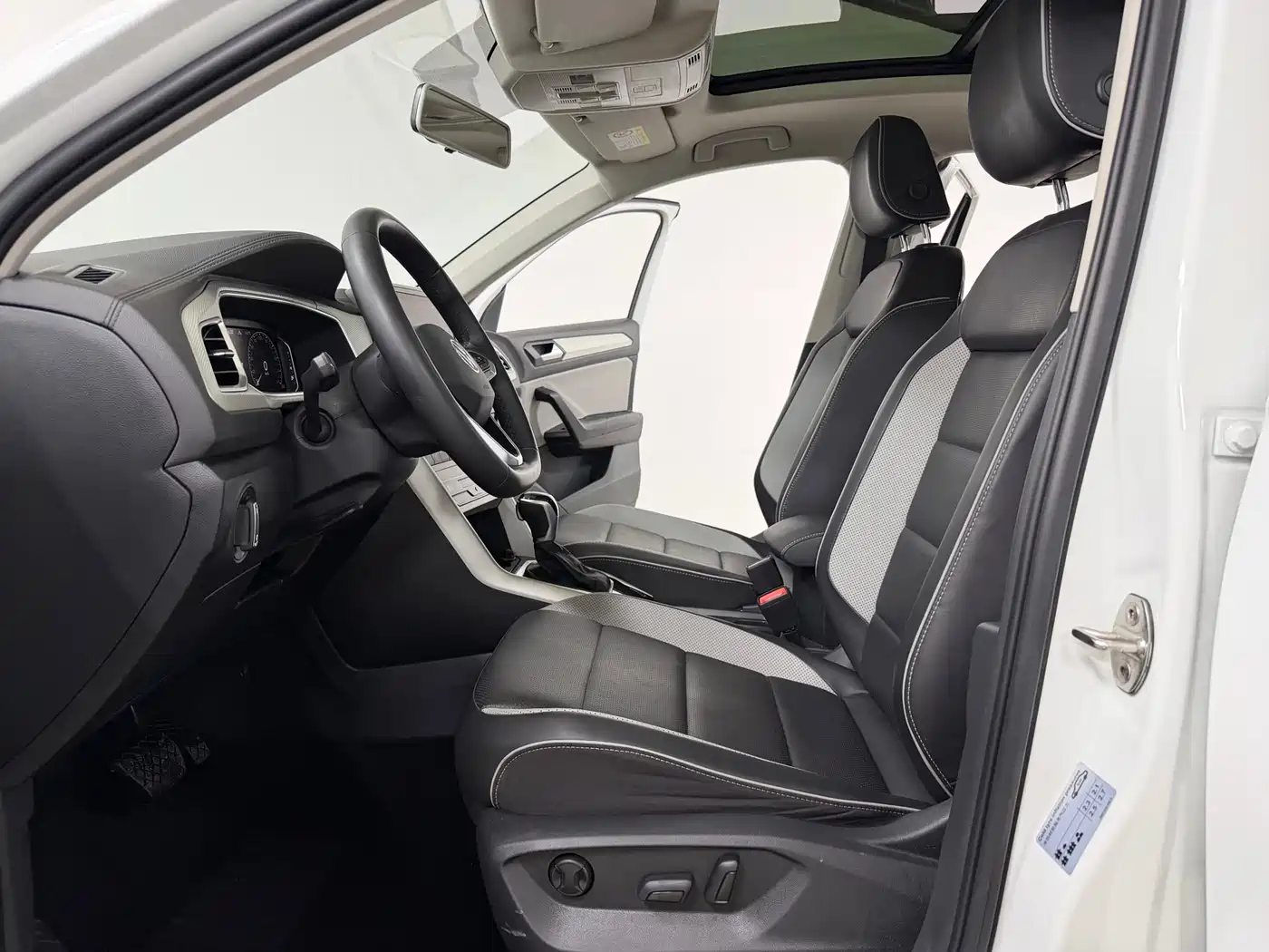Volkswagen T-ROC 2023 280TSI DSG 2WD Time Edition фото 7