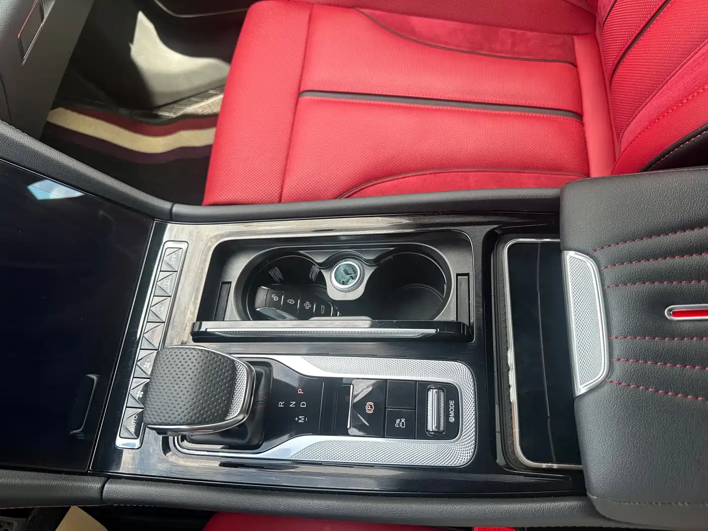 Hongqi H6 2025 Model 2.0T Fashion Edition фото 16