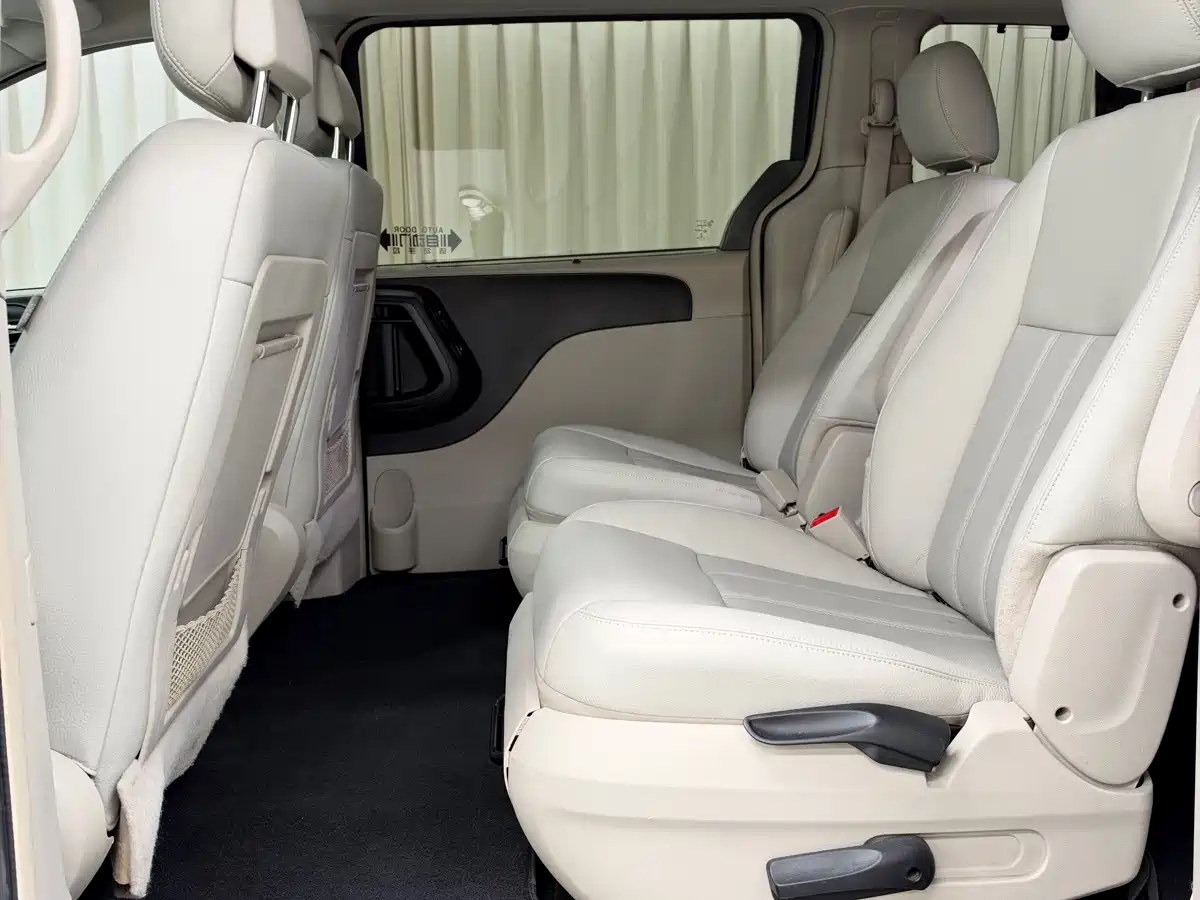 Фото 7 - Chrysler Pacifica