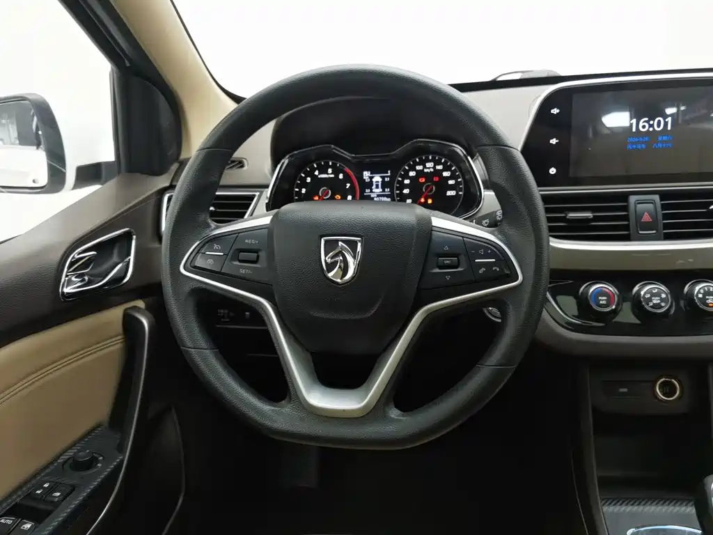 Фото 11 - Baojun 310W