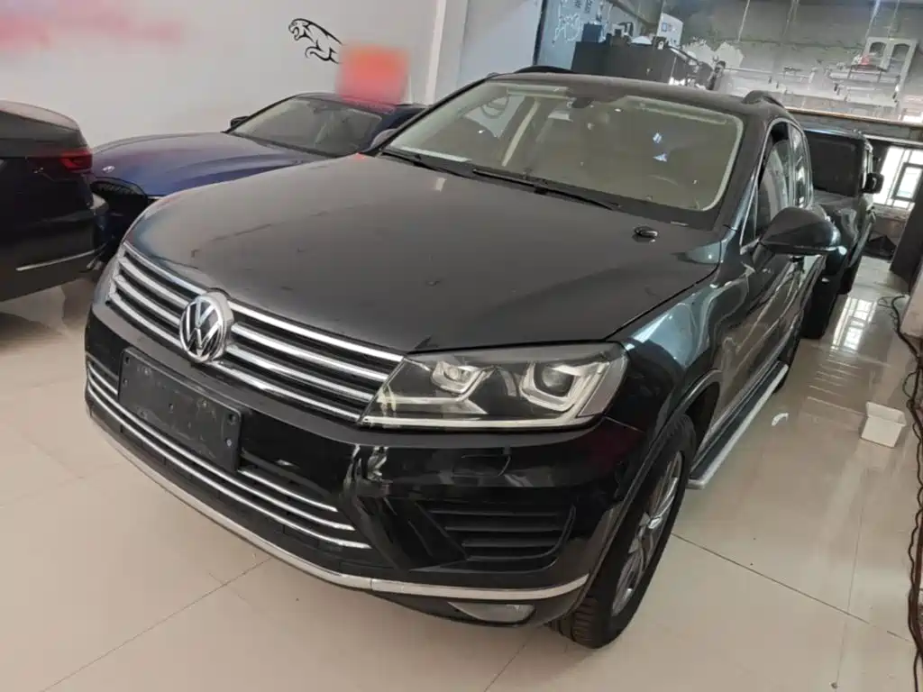 Фото 1 - Volkswagen Touareg