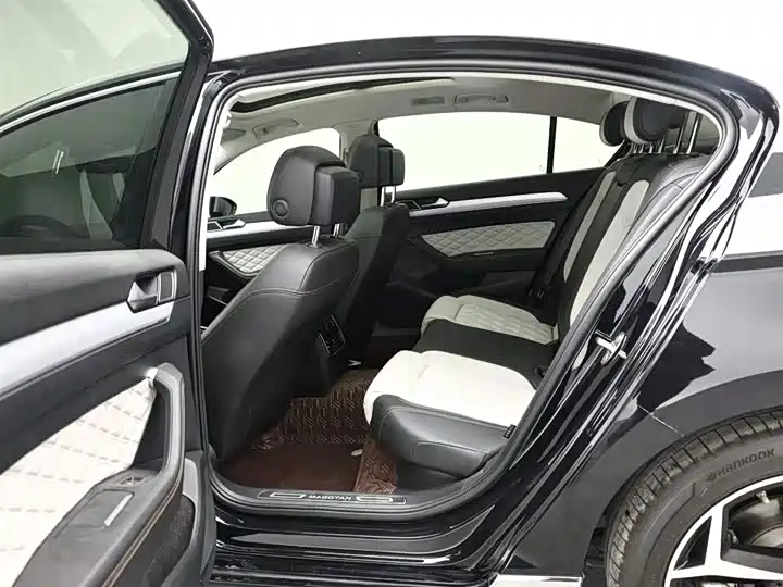 Volkswagen Magotan 2023 Model 2 Million Commemorative Edition 330TSI DSG Luxury фото 5