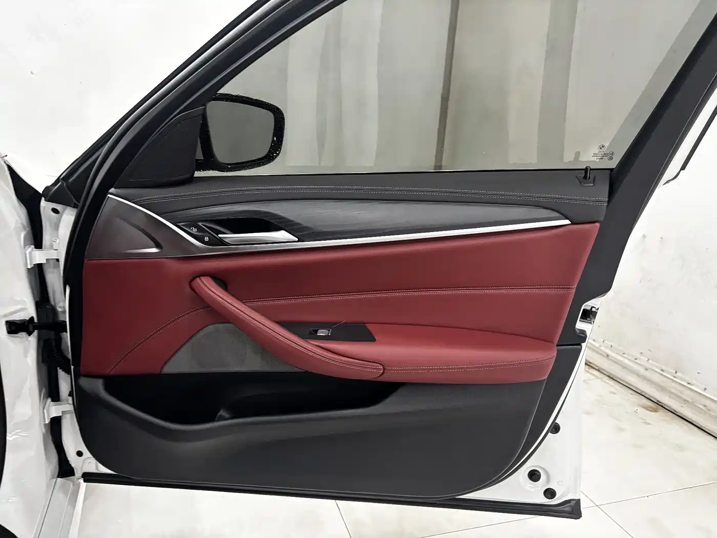 BMW 5 Series 2023 530Li Leading M Sport Package фото 24