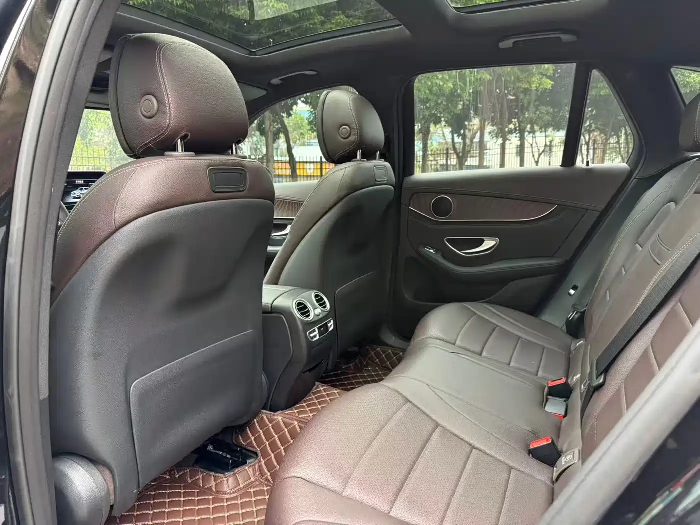 Mercedes-Benz GLC 2017 GLC 300 4MATIC Luxury фото 8