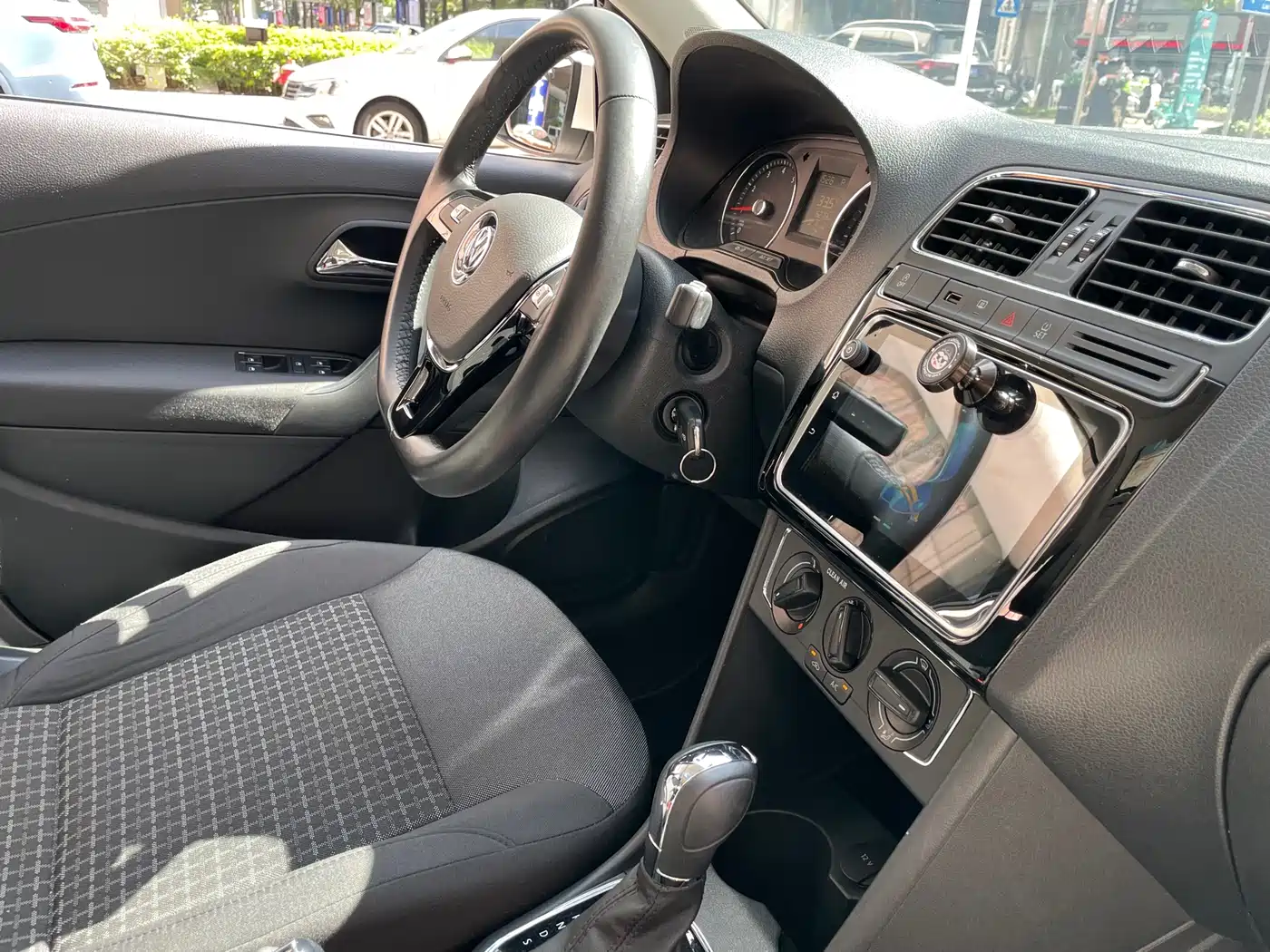 Volkswagen Polo 2018 1.5L Auto Comfort фото 7