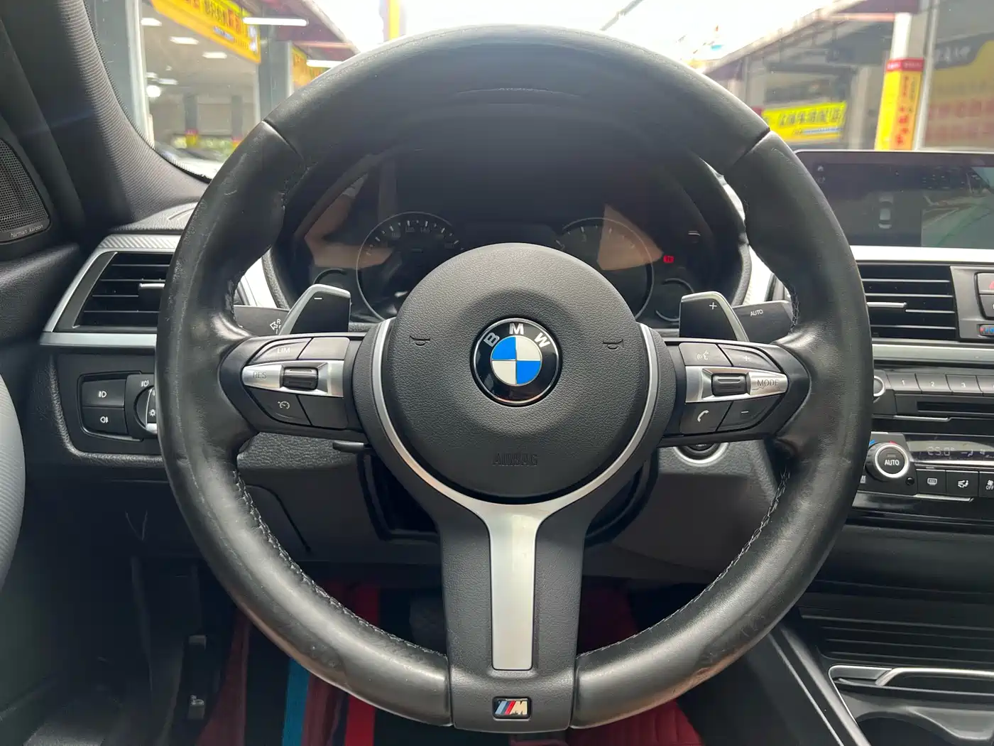 BMW 3 Series 2019 320i M Sport Black Night Edition фото 14