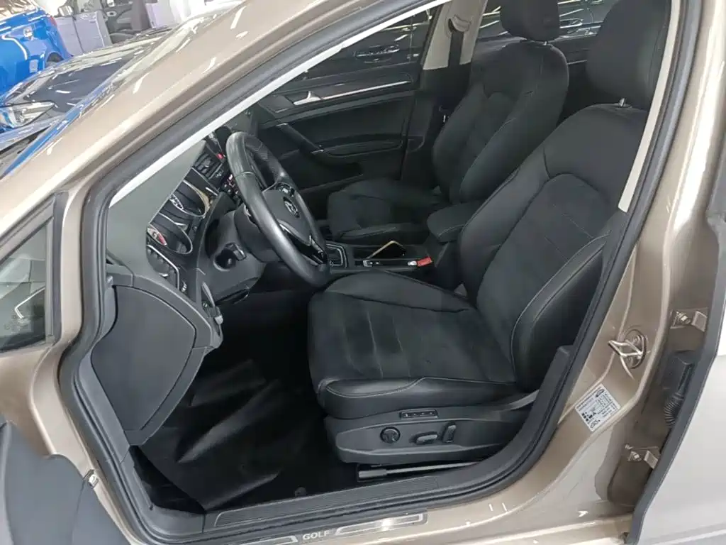 Photo 15 - Volkswagen Golf