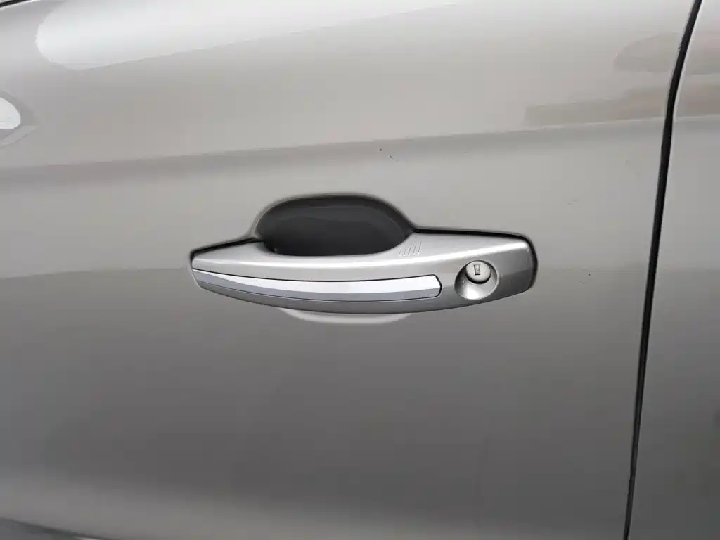 Photo 18 - Lincoln MKX