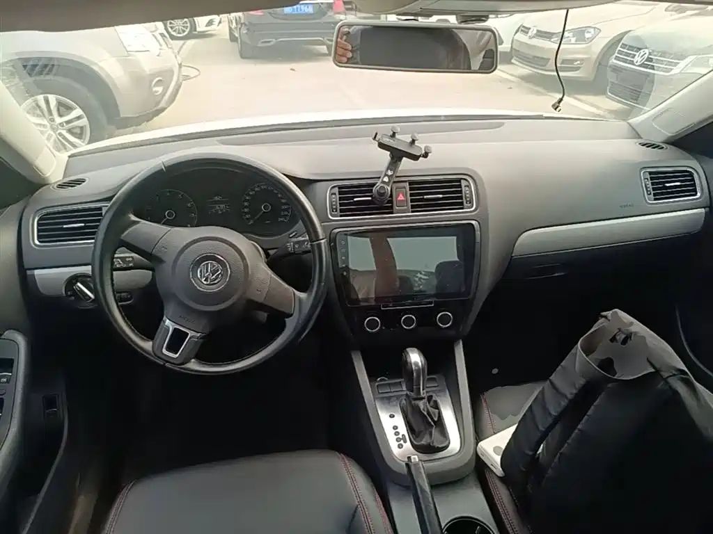 Volkswagen Sagitar 2014 Facelift 1.6L Automatic Leading Version фото 10