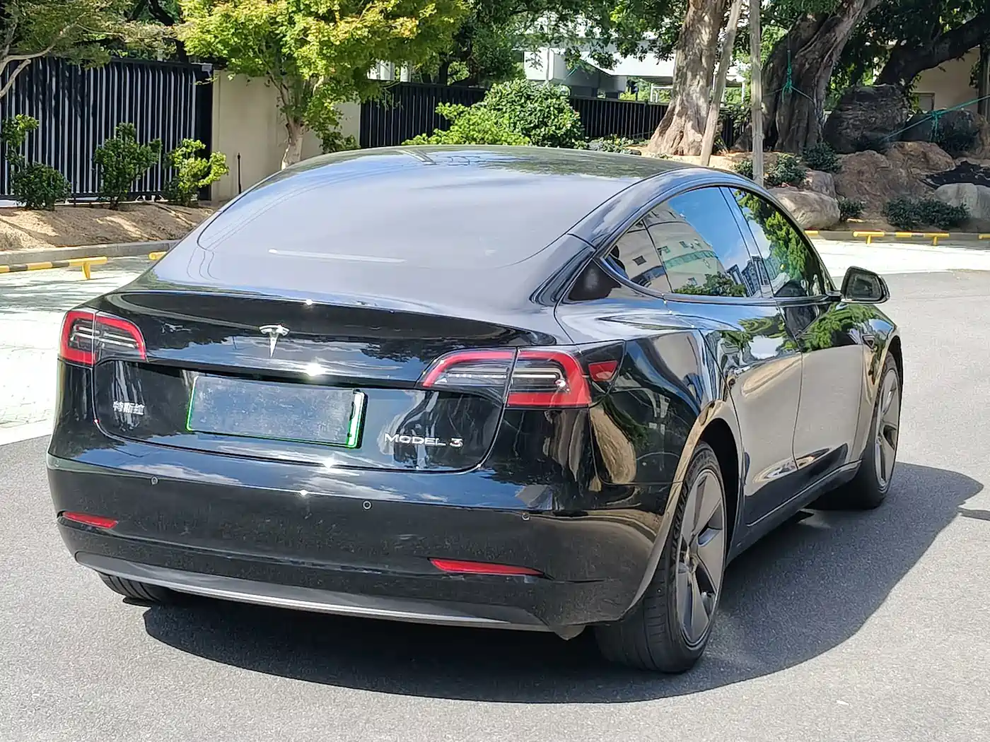 Фото 15 - Tesla Model 3