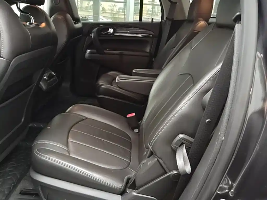 Фото 17 - Buick Enclave