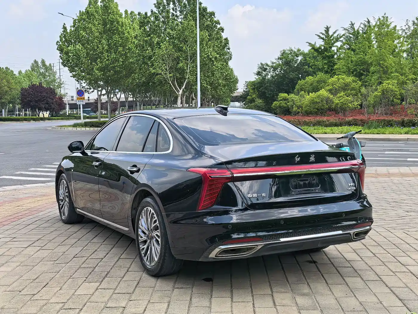 Hongqi H5 2023 2.0T Auto Smart Connect Flag Comfort фото 7