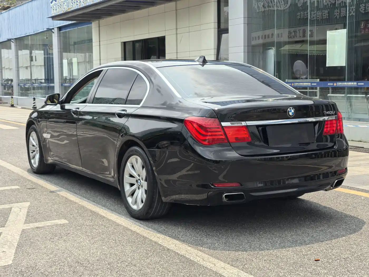 BMW 7 Series 2009 740Li Luxury фото 3