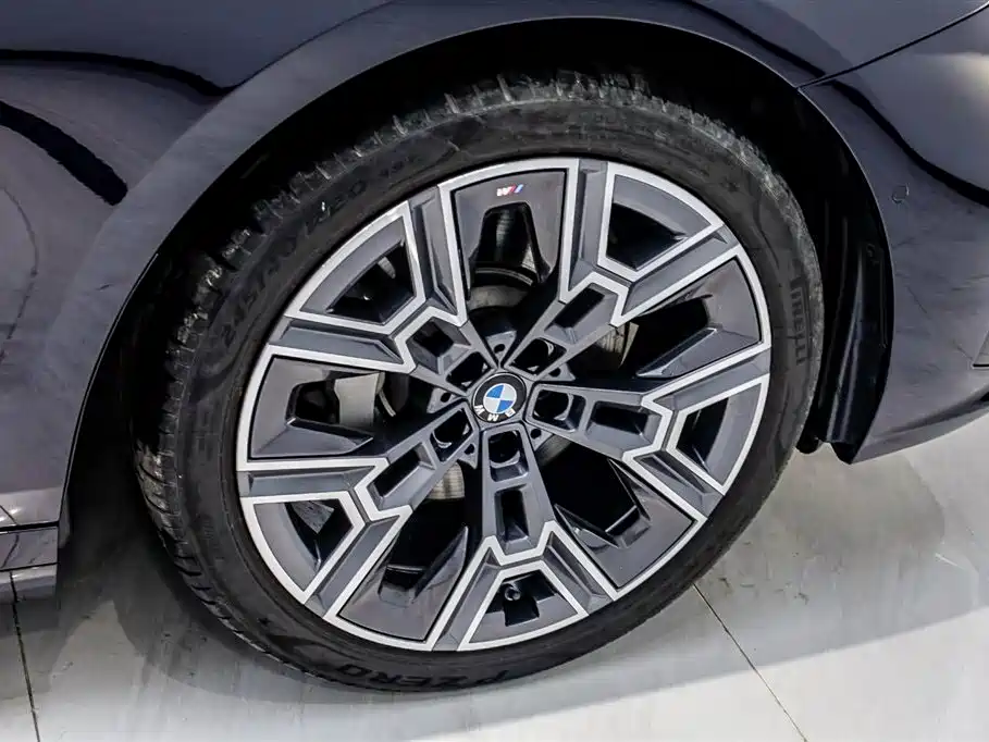 BMW 5 Series 2025 530Li Premium M Sport Package фото 16