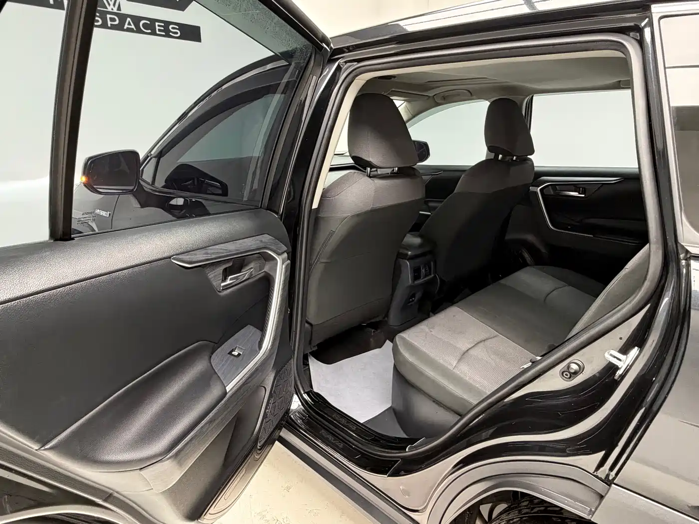 Toyota RAV4 Rongfang 2022 Hybrid 2.5L E-CVT 2WD Elite Edition фото 16