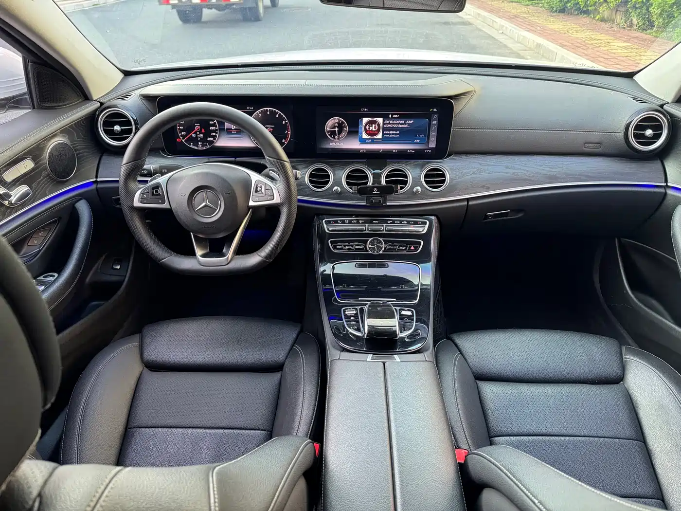 Mercedes-Benz E-Class 2016 E 200 L Sport Type фото 8