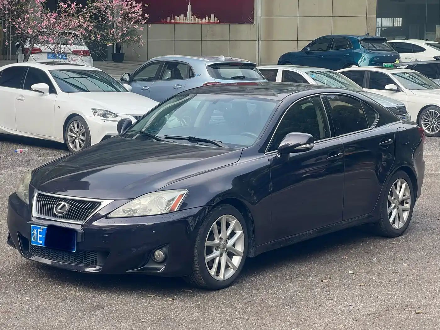 Фото 1 - Lexus IS