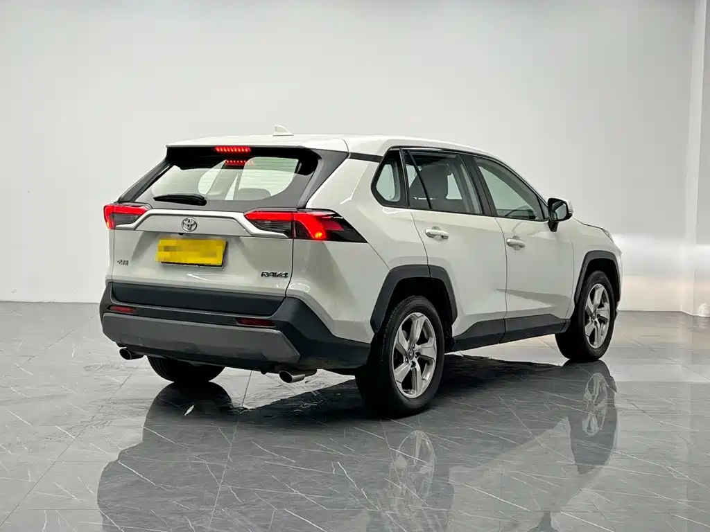 Фото 6 - Toyota RAV4