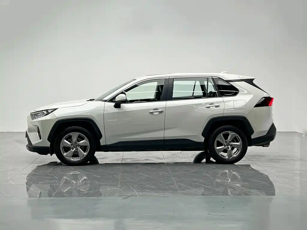 Фото 3 - Toyota RAV4