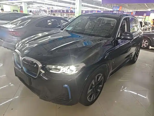 BMW iX3 Лидер