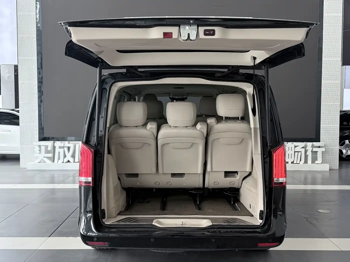 Mercedes-Benz V-Class 2017 2016 V 260 Navigator