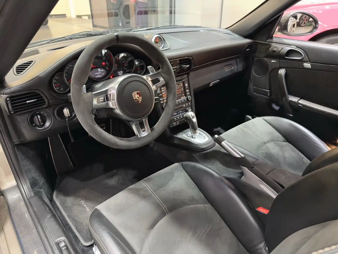 Porsche 911 2010 Turbo S 3.8T фото 11