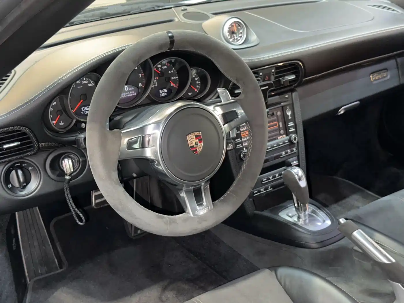 Porsche 911 2010 Turbo S 3.8T фото 16