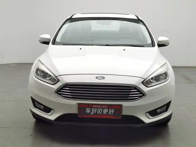 Ford Focus 2015 Sedan 1.6L Automatic Trend — фото 3