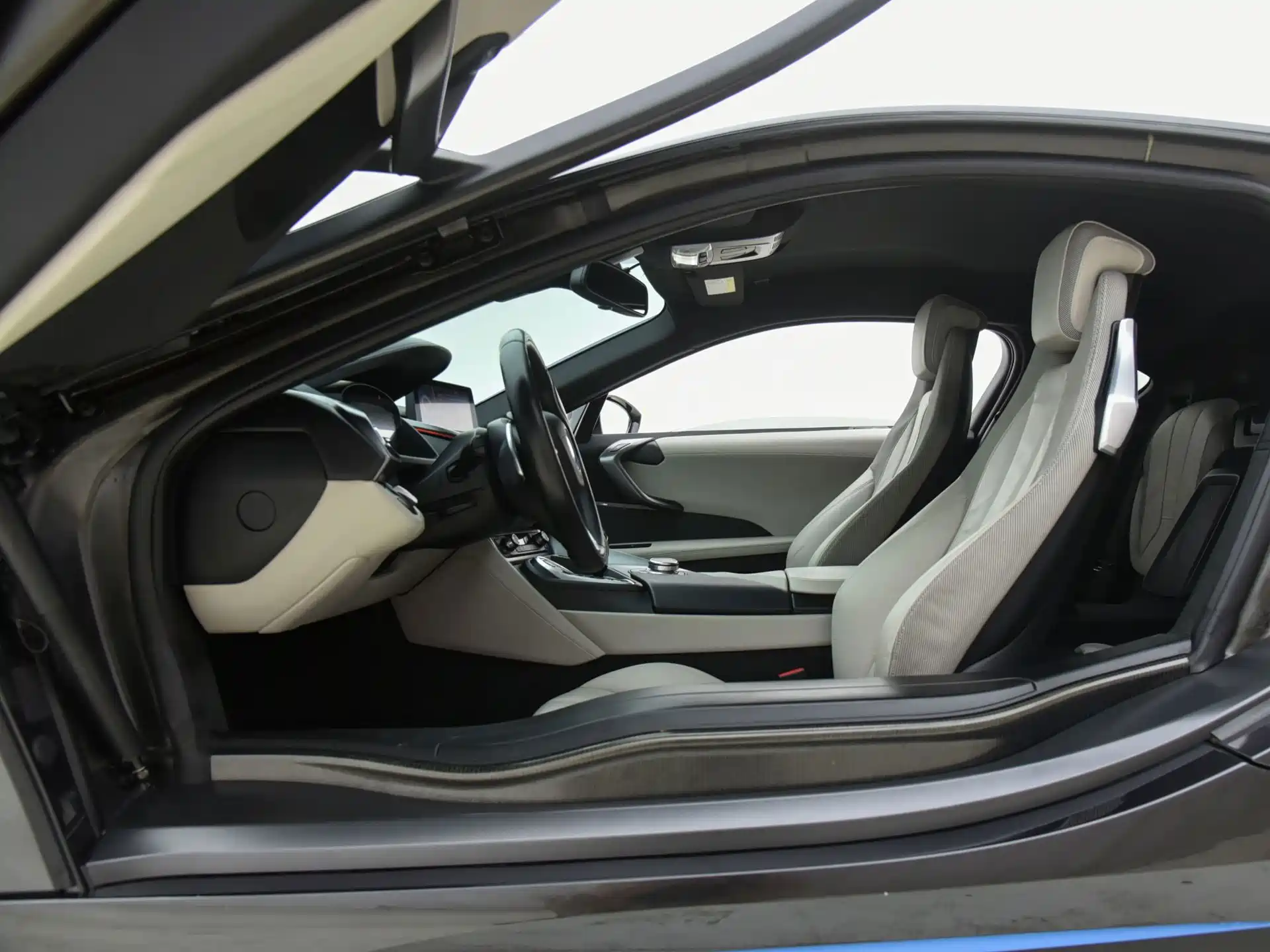 Photo 14 - BMW i8