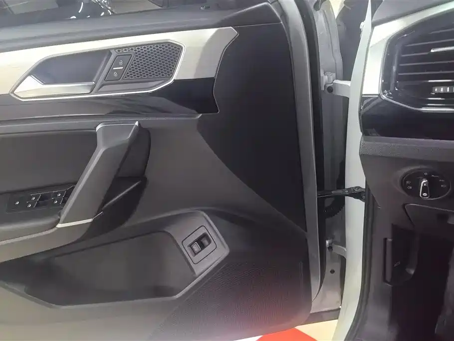 Volkswagen Tayron 2021 330TSI 2WD 30th Anniversary Edition фото 7