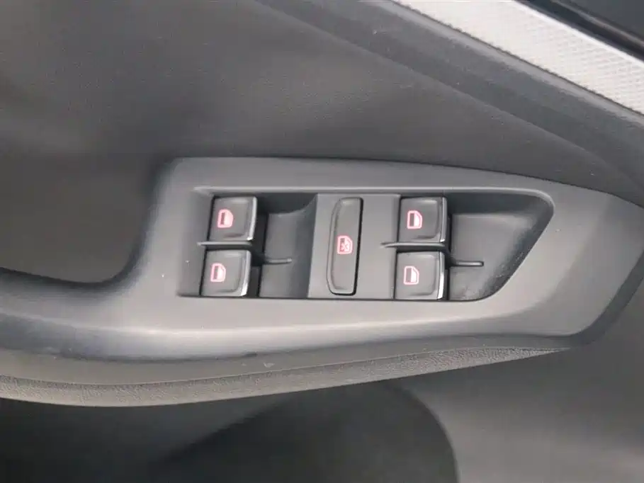 Volkswagen Sagitar 2015 230TSI Automatic Comfort фото 11