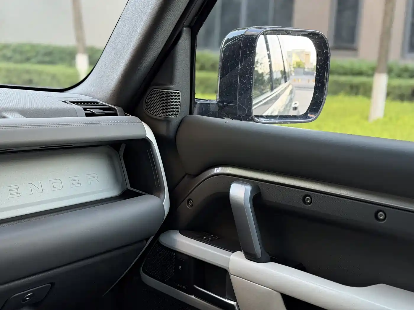 Land Rover Defender 2023 Model 110 3.0T P400 X-DYNAMIC HSE фото 11