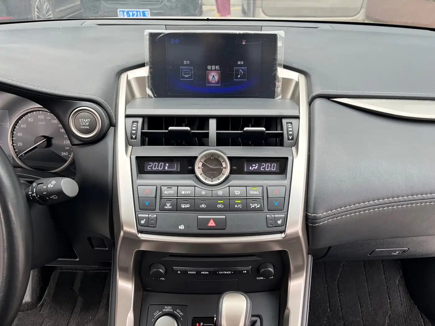 Lexus NX 2016 200 AWD F Sport фото 17