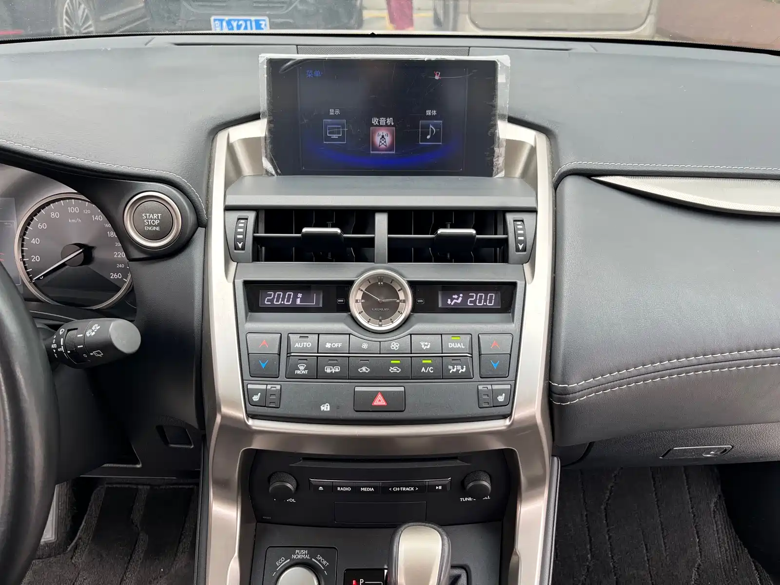 Фото 17 - Lexus NX